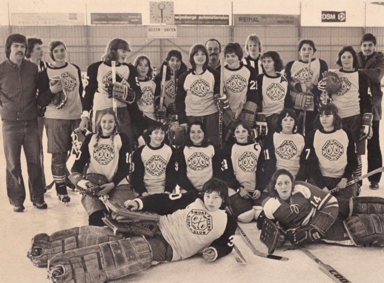 Smoke Eaters · 1976/77