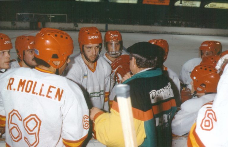 Smoke Eaters · 1988/89