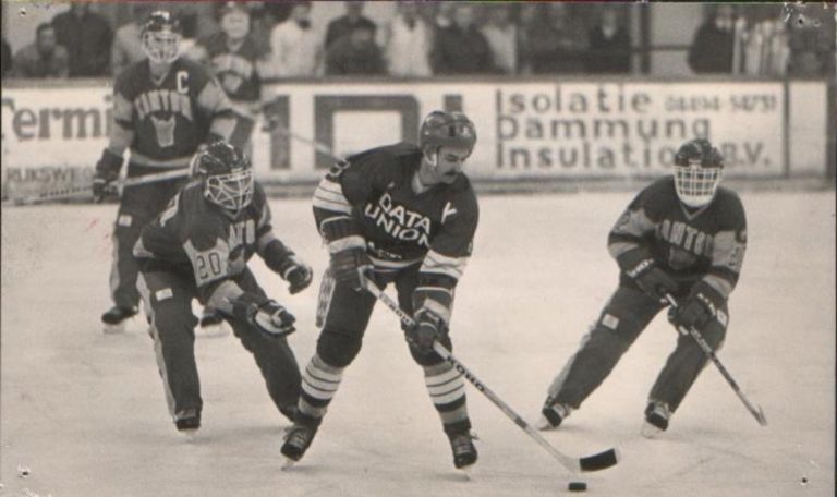 Smoke Eaters · 1983/84