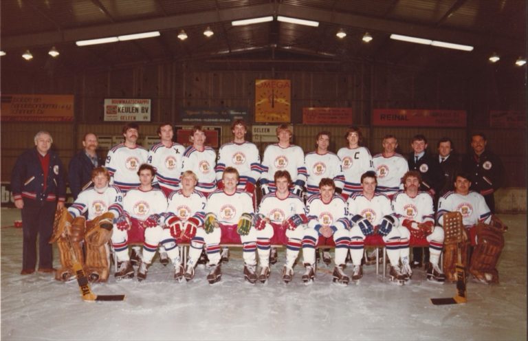 Smoke Eaters · 1982/83